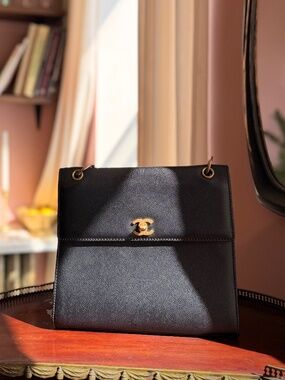 Chanel Vintage Caviar Shoulder Bag — Black